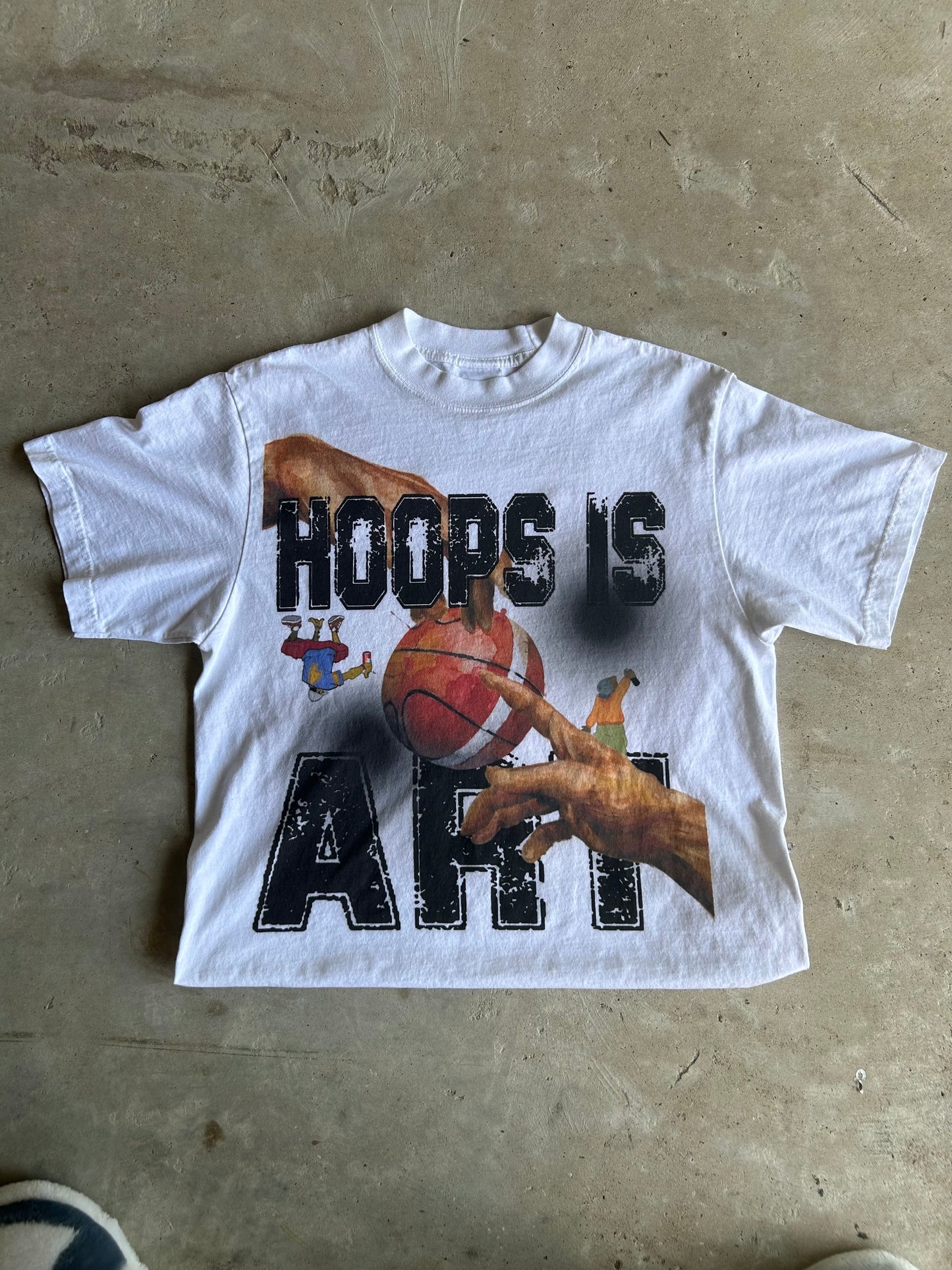 “HOOPS IS ART” TEE